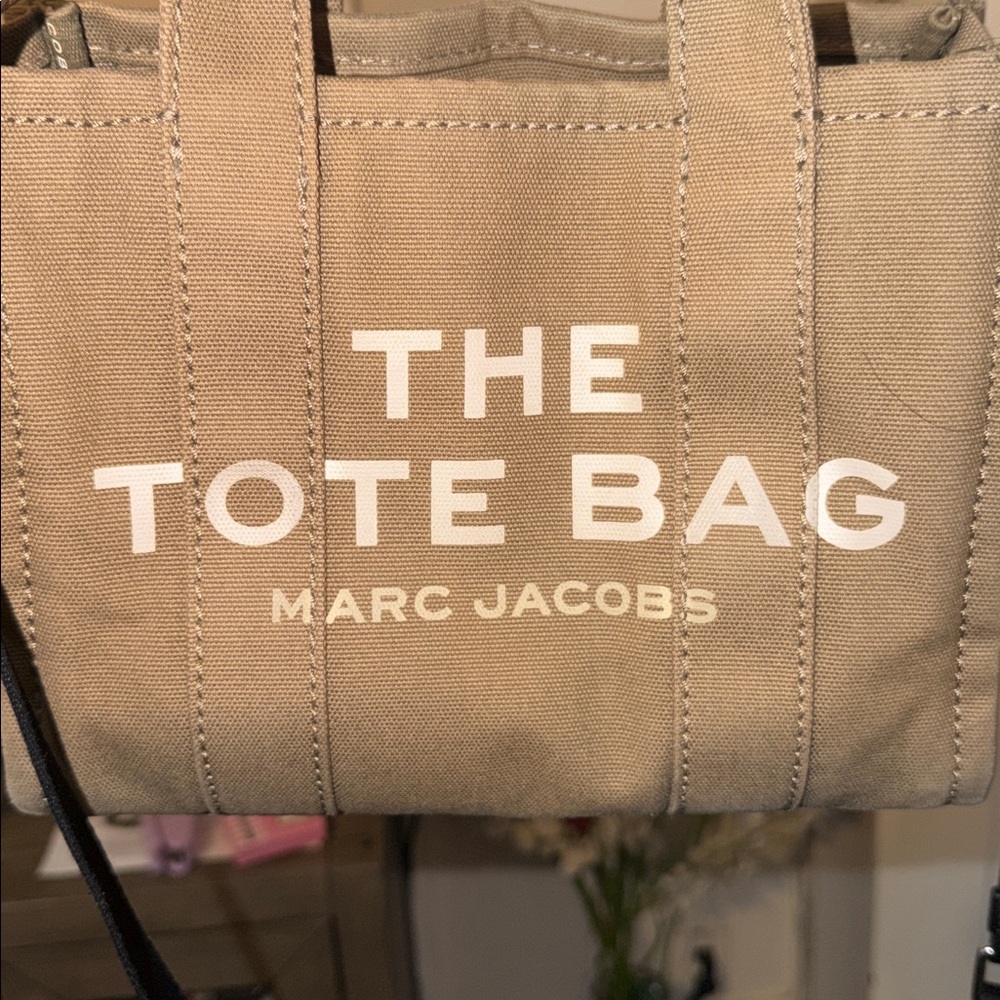 Marc Jacobs The Tote Bag tan canvas with black strap - Picture 7 of 7